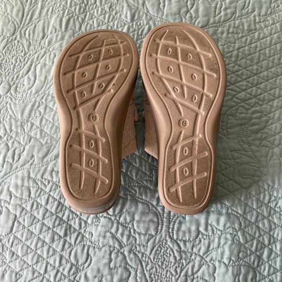 Bzees Slip On Bow Sandals Ivory 8.5W - Picture 3 of 6